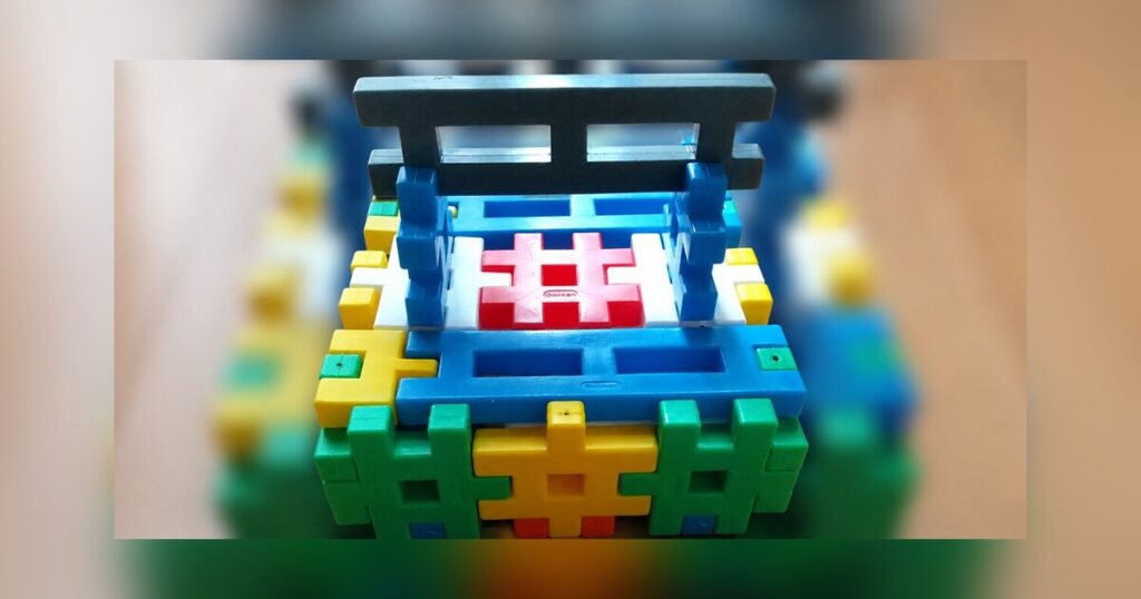 ニューブロックで作ったアタッシュケースと1000万円